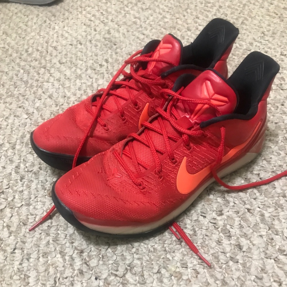 Men’s size 11.5 Nike Kobe basketball shoes 11.5